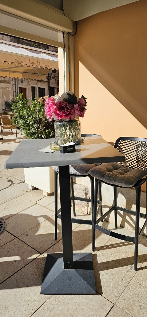 Terrace lounge